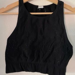 Black sports crop top